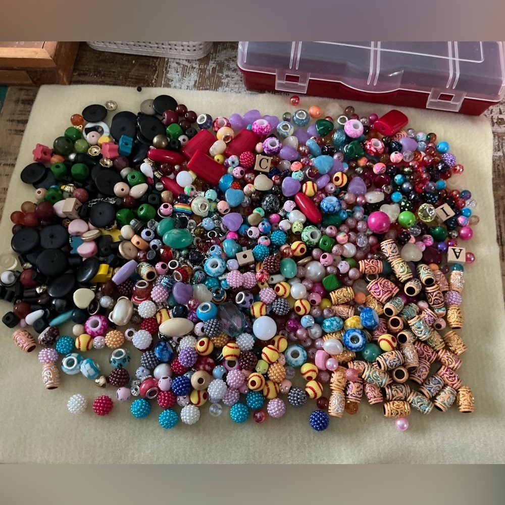 Large Bead lot in Organizer, new and vintage beads! - Picture 2 of 5
